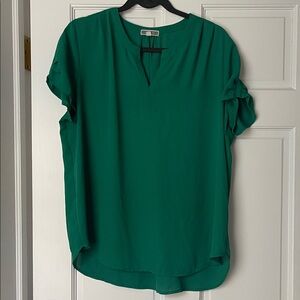 Pleione Green Short-Sleeve V-Neck Blouse